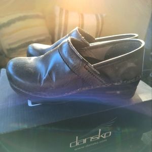 Women's Dansko Clogs, Distressed Charcoal, sz 36